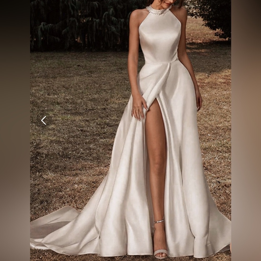 Beautiful dress 🤍